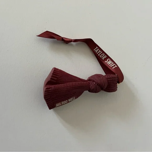 NWT Taylor Swift "All Too Well" Scarf Ornament - Picture 12 of 14